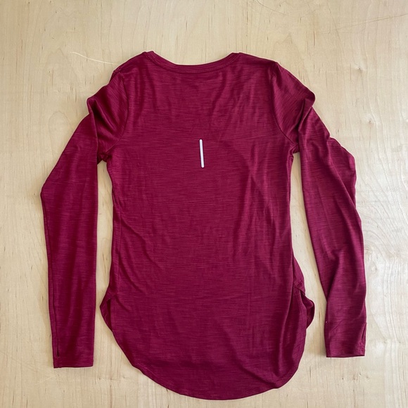 Reebok Long Sleeve Workout / Running Top - Picture 2 of 3